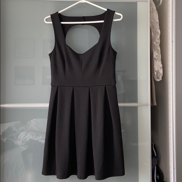 Black back cutout mini dress - Picture 3 of 7